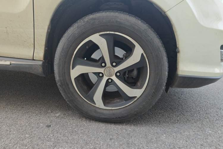 Used BYD S7 2015 2.0T Upgraded Automatic Flagship Version Right Front Wheel Hub