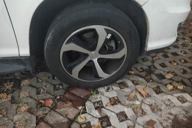 Used BYD S7 2015 2.0T Automatic Prestige Model Right Front Wheel Hub