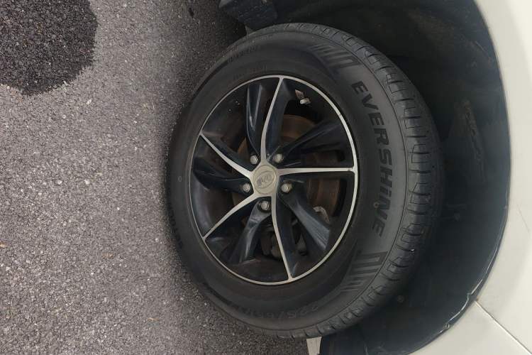 Used BYD S7 2015 1.5T Manual Luxury Model Right Front Wheel Hub
