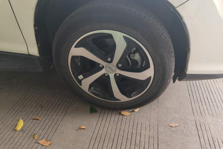 Used BYD S7 2015 2.0T Upgraded Automatic Luxury Version Right Front Wheel Hub