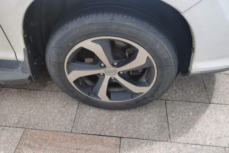 Used BYD S7 2015 2.0T Upgraded Automatic Luxury Version Right Front Wheel Hub