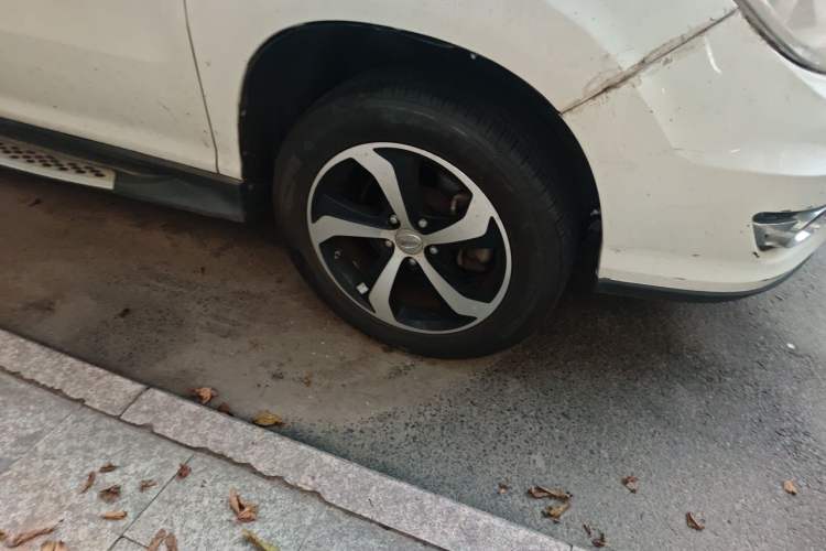 Used BYD S7 2015 2.0T Upgraded Automatic Flagship Version Right Front Wheel Hub