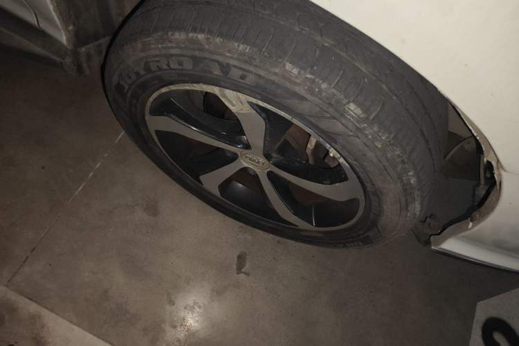 Used BYD S7 2015 2.0T Automatic Flagship Edition Right Front Wheel Hub
