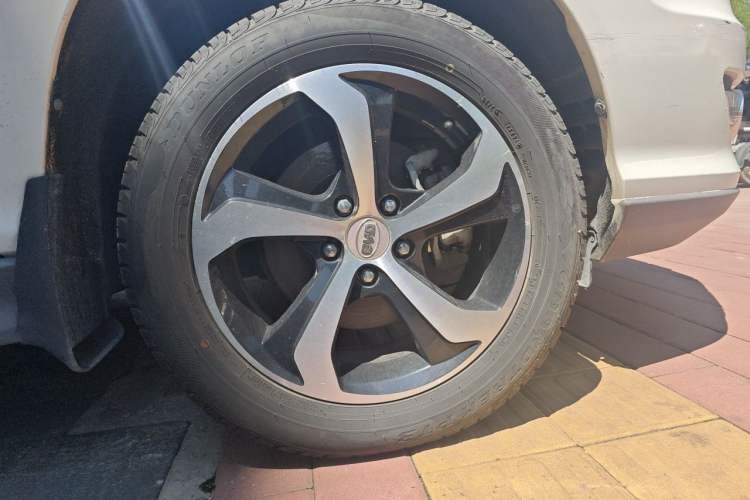 Used BYD S7 2015 2.0T Upgraded Automatic Luxury Version Right Front Wheel Hub