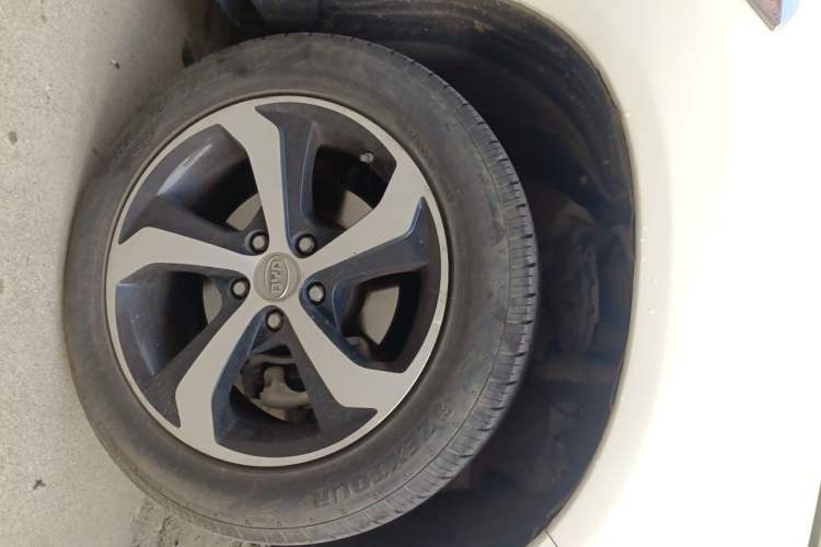Used BYD S7 2015 2.0T Automatic Prestige Model Right Front Wheel Hub