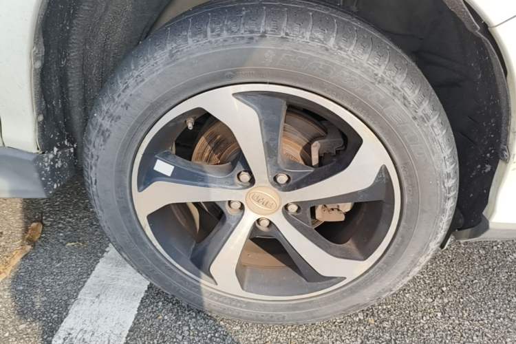 Used BYD S7 2015 2.0T Upgraded Automatic Luxury Version Right Front Wheel Hub