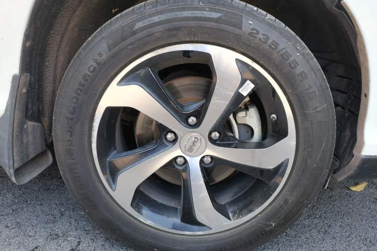 Used BYD S7 2015 2.0T Upgraded Automatic Luxury Version Right Front Wheel Hub