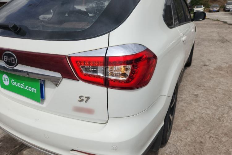 Used BYD S7 2015 2.0T Upgraded Automatic Luxury Version Right Rear Taillight