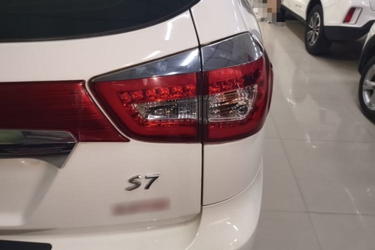Used BYD S7 2015 2.0T Upgraded Automatic Luxury Version Right Rear Taillight