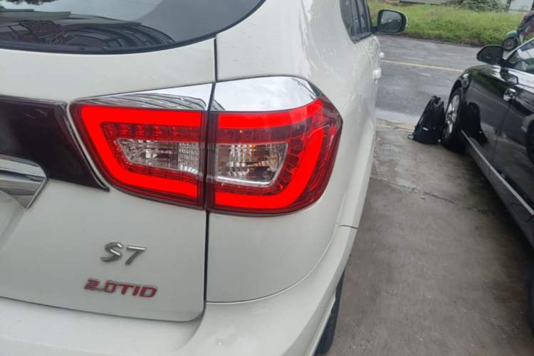 Used BYD S7 2015 2.0T Automatic Prestige Model Right Rear Taillight