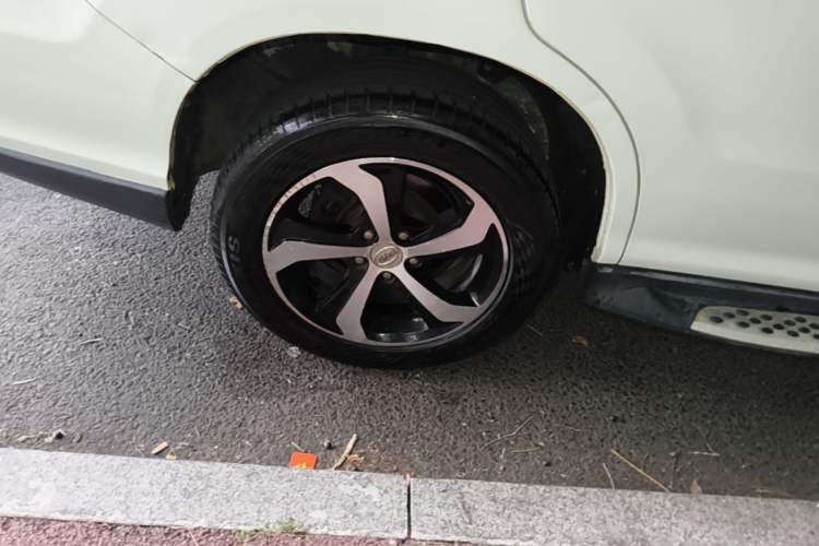 Used BYD S7 2015 2.0T Upgraded Automatic Flagship Version Right Rear Wheel Hub