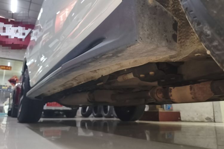Used BYD S7 2015 2.0T Upgraded Automatic Luxury Version Right Side Sill