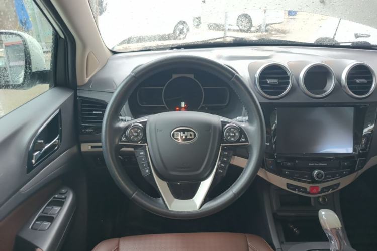 Used BYD S7 2015 2.0T Upgraded Automatic Luxury Version Steering Wheel