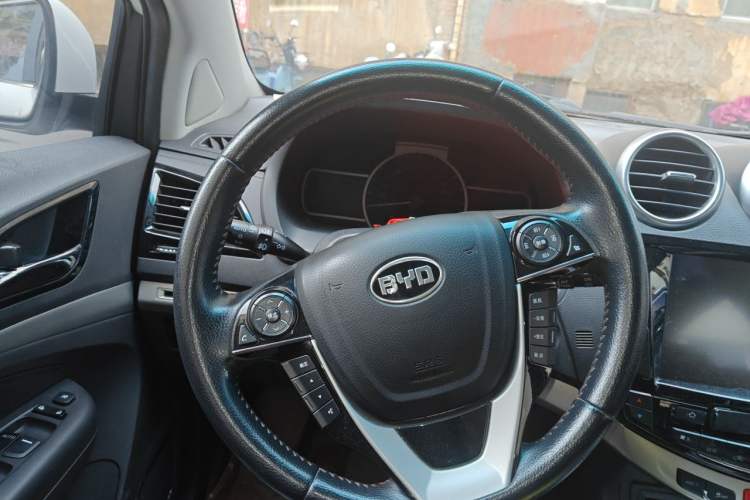 Used BYD S7 2015 2.0T Automatic Prestige Model Steering Wheel