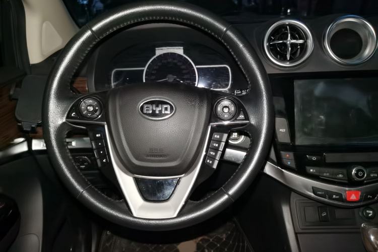 Used BYD S7 2015 2.0T Upgraded Automatic Luxury Version Steering Wheel