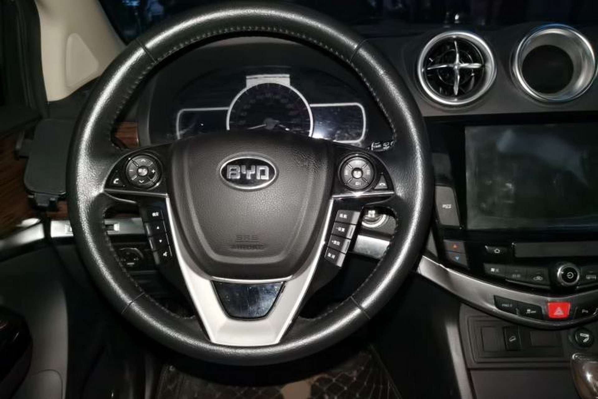 Used BYD S7 2015 2.0T Upgraded Automatic Luxury Version Steering Wheel