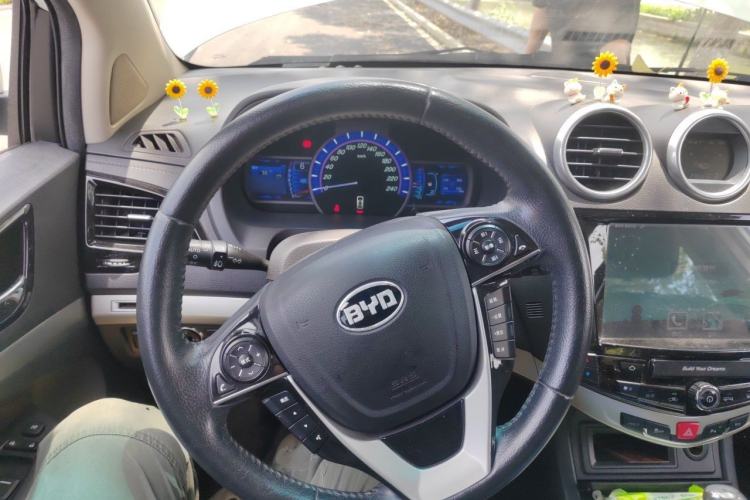 Used BYD S7 2015 2.0T Upgraded Automatic Luxury Version Steering Wheel