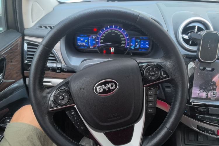 Used BYD S7 2015 2.0T Upgraded Automatic Luxury Version Steering Wheel