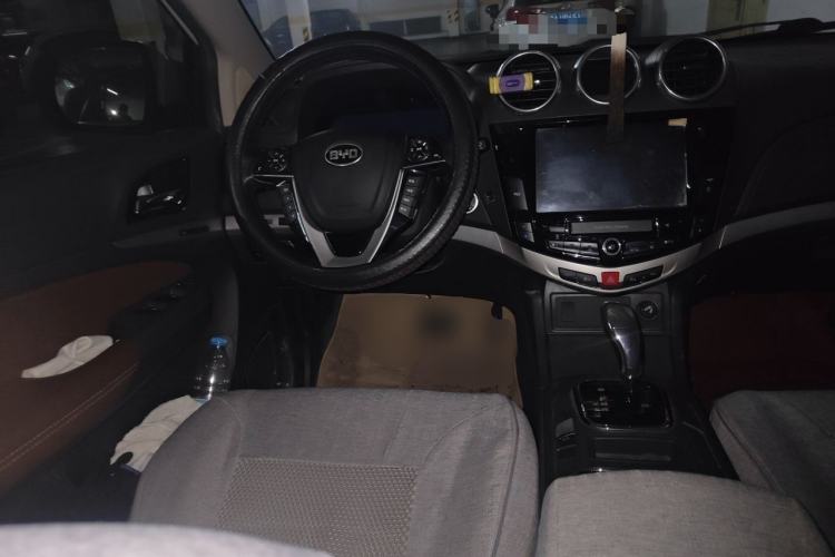 Used BYD S7 2015 2.0T Upgraded Automatic Flagship Version Steering Wheel