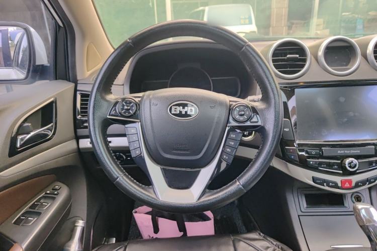 Used BYD S7 2015 2.0T Upgraded Automatic Luxury Version Steering Wheel