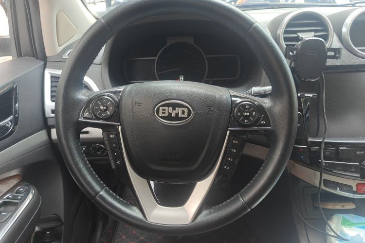 Used BYD S7 2015 2.0T Upgraded Automatic Luxury Version Steering Wheel