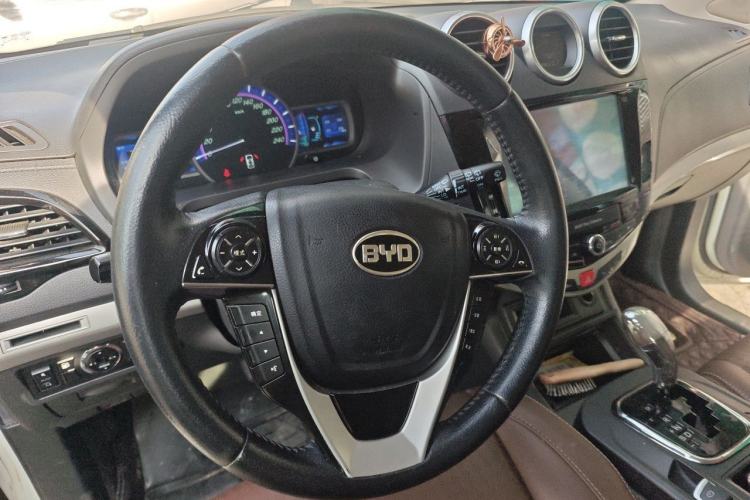 Used BYD S7 2015 2.0T Automatic Prestige Model Steering Wheel