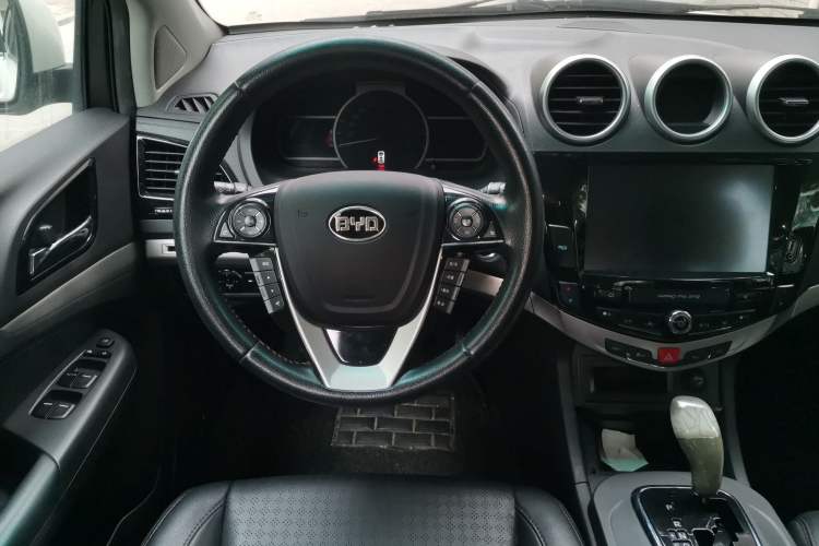 Used BYD S7 2015 2.0T Automatic Prestige Model Steering Wheel