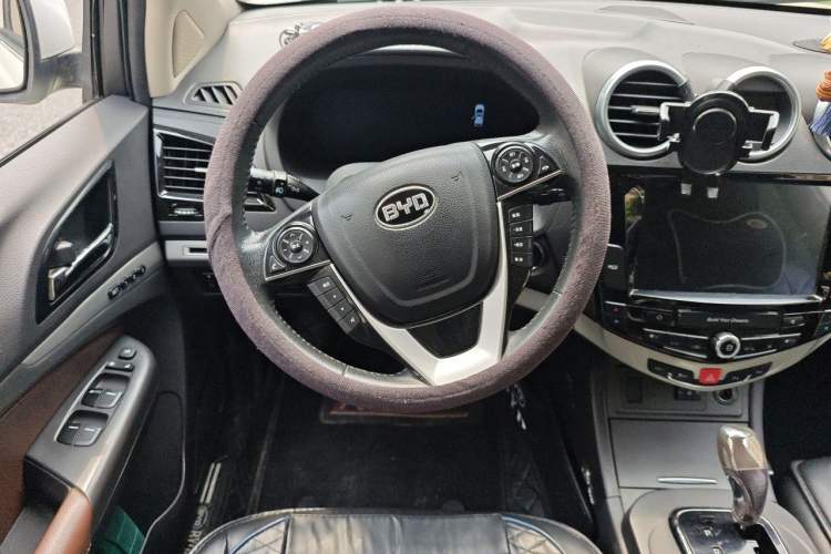 Used BYD S7 2015 2.0T Upgraded Automatic Flagship Version Steering Wheel