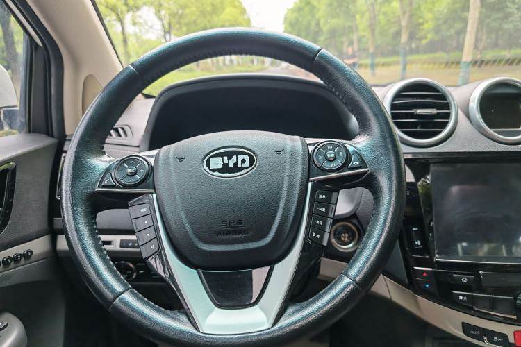 Used BYD S7 2015 2.0T Upgraded Automatic Flagship Version Steering Wheel