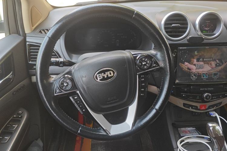 Used BYD S7 2015 2.0T Upgraded Automatic Flagship Version Steering Wheel