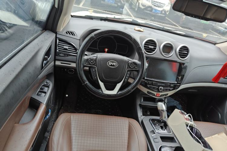 Used BYD S7 2015 2.0T Automatic Luxury Model Steering Wheel