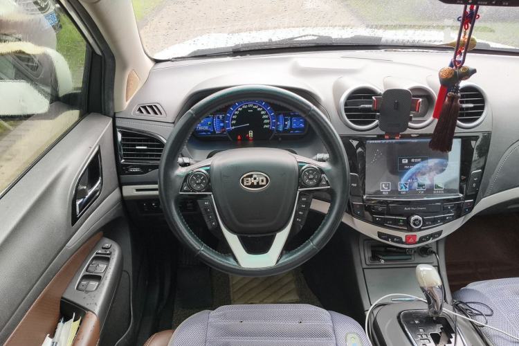 Used BYD S7 2015 2.0T Upgraded Automatic Luxury Version Steering Wheel