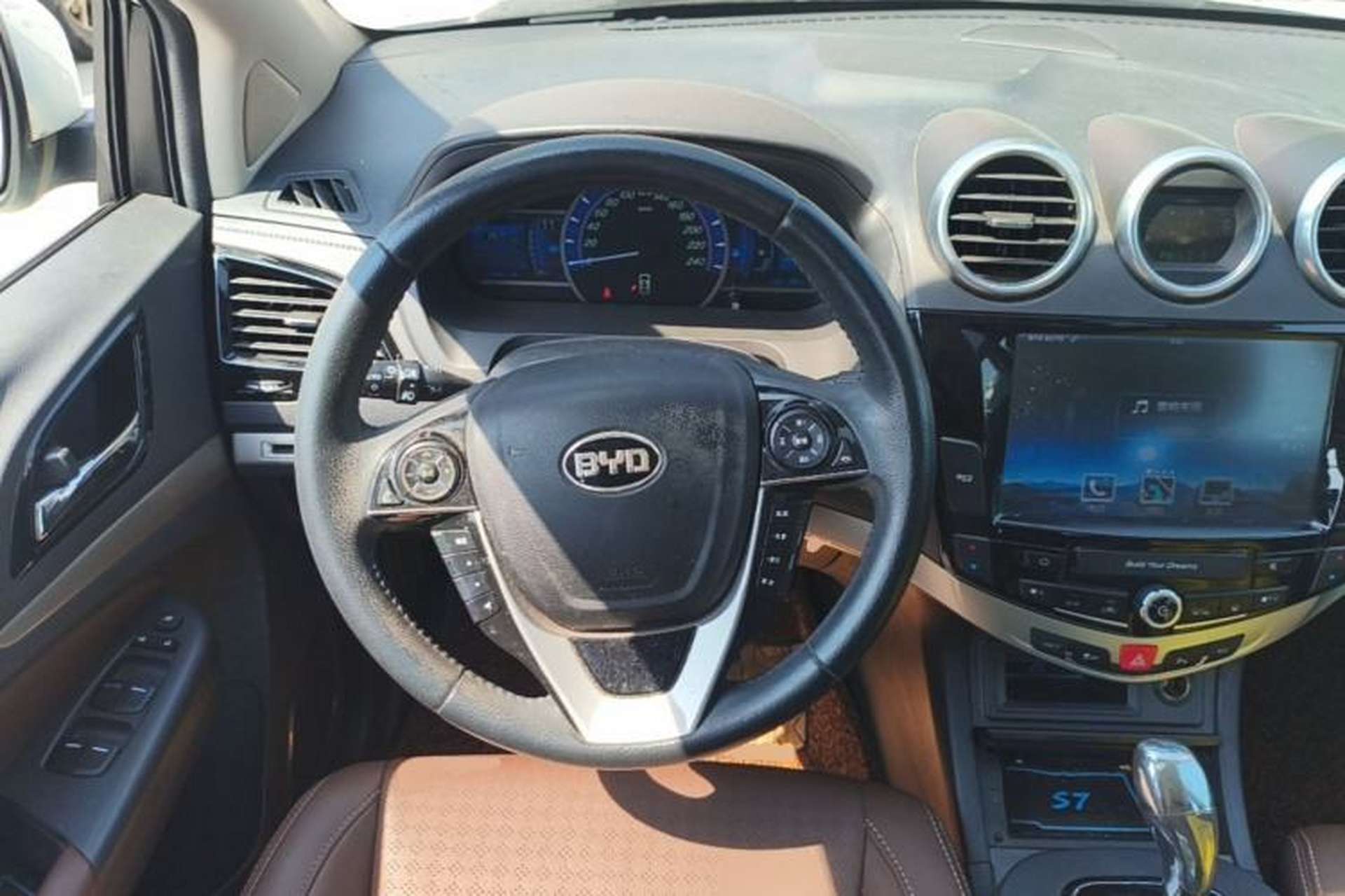 Used BYD S7 2015 2.0T Upgraded Automatic Luxury Version Steering Wheel