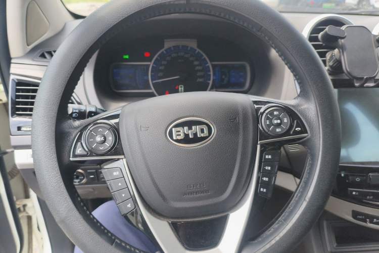 Used BYD S7 2015 2.0T Upgraded Automatic Luxury Version Steering Wheel