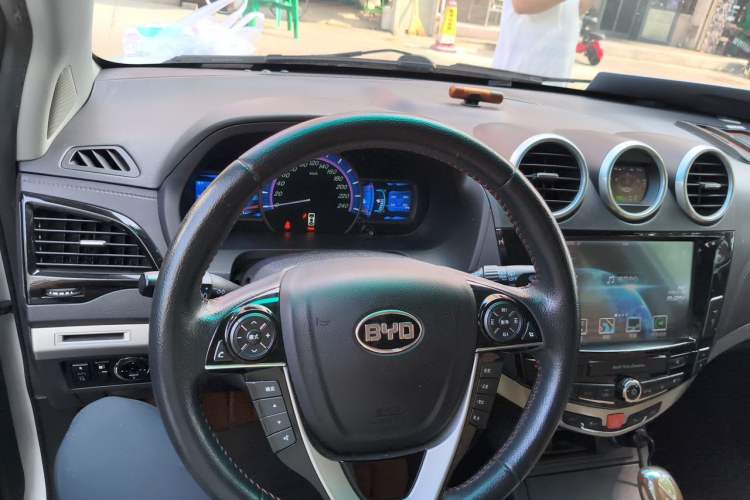 Used BYD S7 2015 2.0T Automatic Prestige Model Steering Wheel