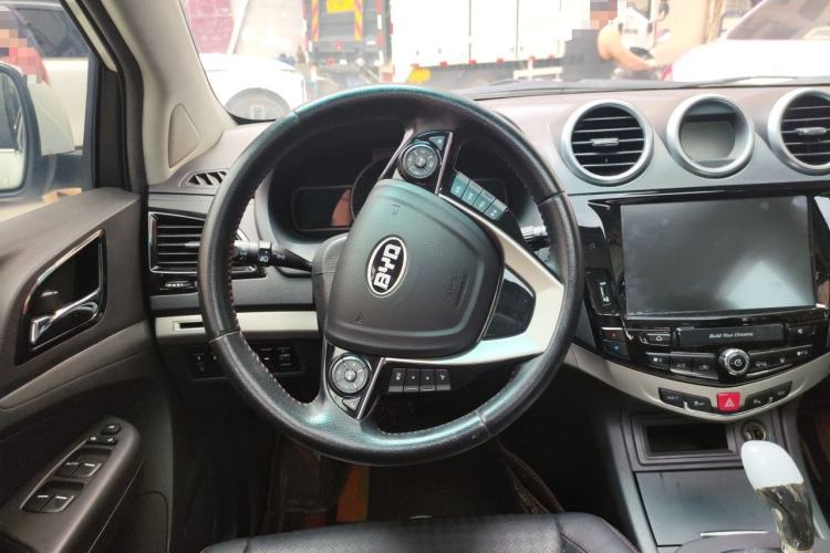 Used BYD S7 2015 2.0T Automatic Prestige Model Steering Wheel