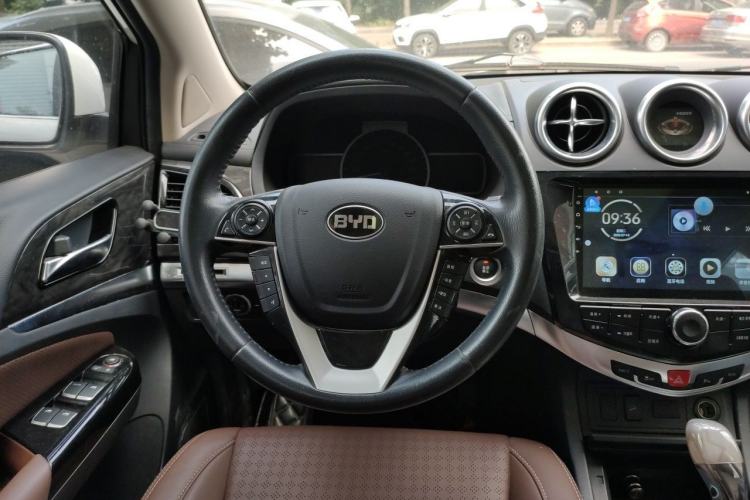 Used BYD S7 2015 2.0T Upgraded Automatic Luxury Version Steering Wheel