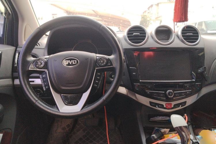 Used BYD S7 2015 2.0T Upgraded Automatic Luxury Version Steering Wheel
