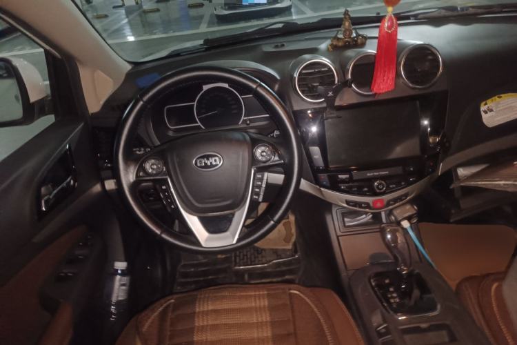 Used BYD S7 2015 2.0T Upgraded Automatic Luxury Version Steering Wheel