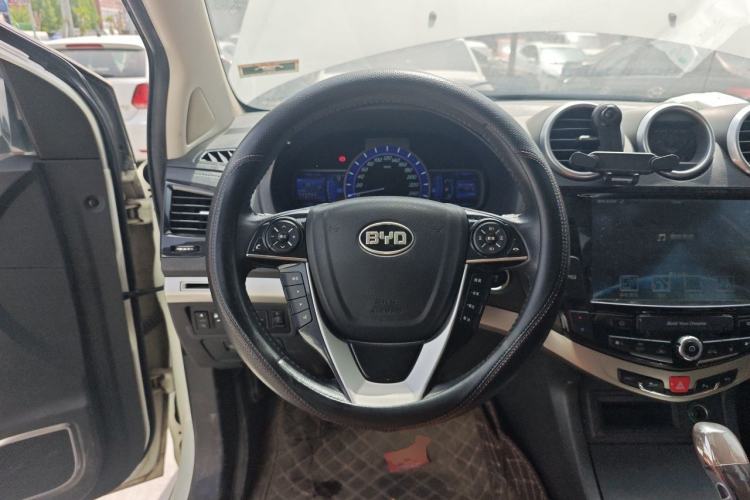 Used BYD S7 2015 2.0T Upgraded Automatic Luxury Version Steering Wheel