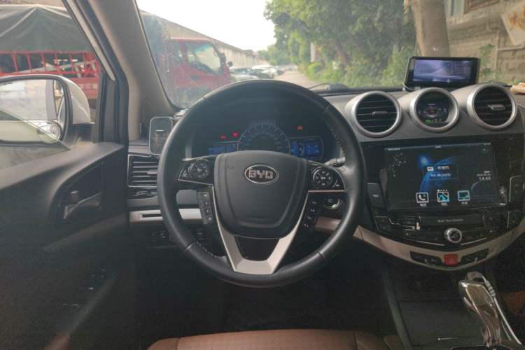 Used BYD S7 2015 2.0T Upgraded Automatic Luxury Version Steering Wheel