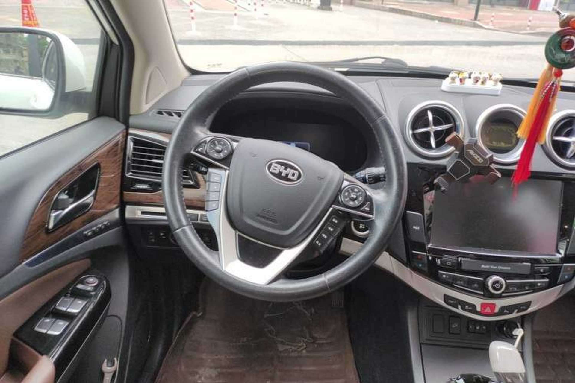Used BYD S7 2015 2.0T Upgraded Automatic Flagship Version Steering Wheel