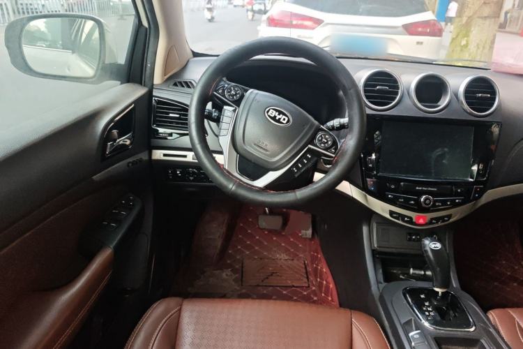 Used BYD S7 2015 2.0T Upgraded Automatic Flagship Version Steering Wheel