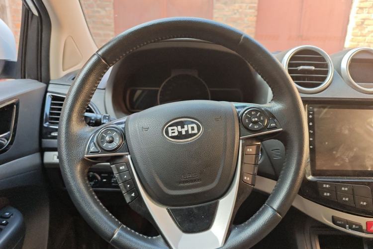 Used BYD S7 2015 2.0T Upgraded Automatic Luxury Version Steering Wheel