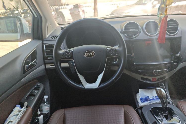 Used BYD S7 2015 2.0T Upgraded Automatic Luxury Version Steering Wheel