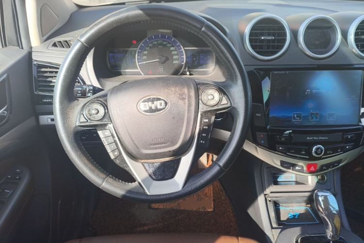 Used BYD S7 2015 2.0T Upgraded Automatic Luxury Version Steering Wheel