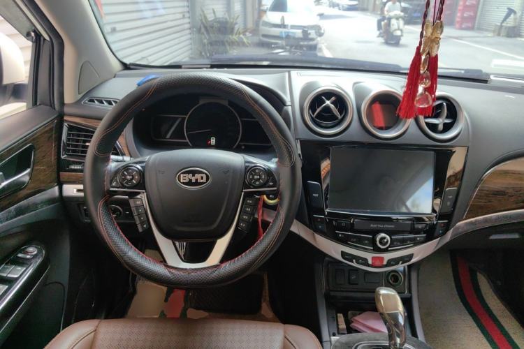 Used BYD S7 2015 2.0T Upgraded Automatic Luxury Version Steering Wheel