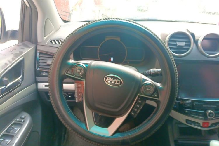 Used BYD S7 2015 2.0T Automatic Prestige Model Steering Wheel