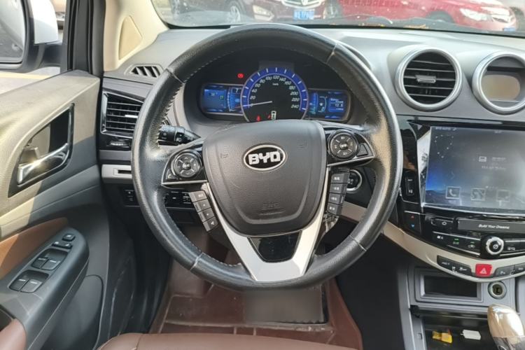 Used BYD S7 2015 2.0T Upgraded Automatic Luxury Version Steering Wheel