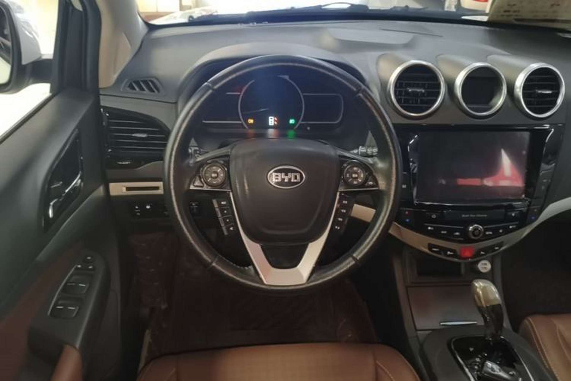 Used BYD S7 2015 2.0T Upgraded Automatic Luxury Version Steering Wheel